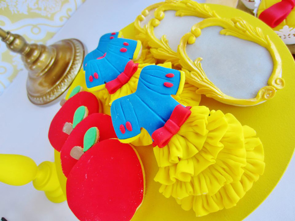 Snow White Birthday Party via Kara's Party Ideas Kara'sPartyIdeas.com #snow #white #birthday #party #idea (53)