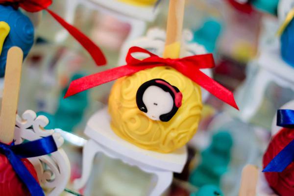 Snow White Birthday Party via Kara's Party Ideas | KarasPartyIdeas.com #snow #white #disney #princess #party #ideas (35)